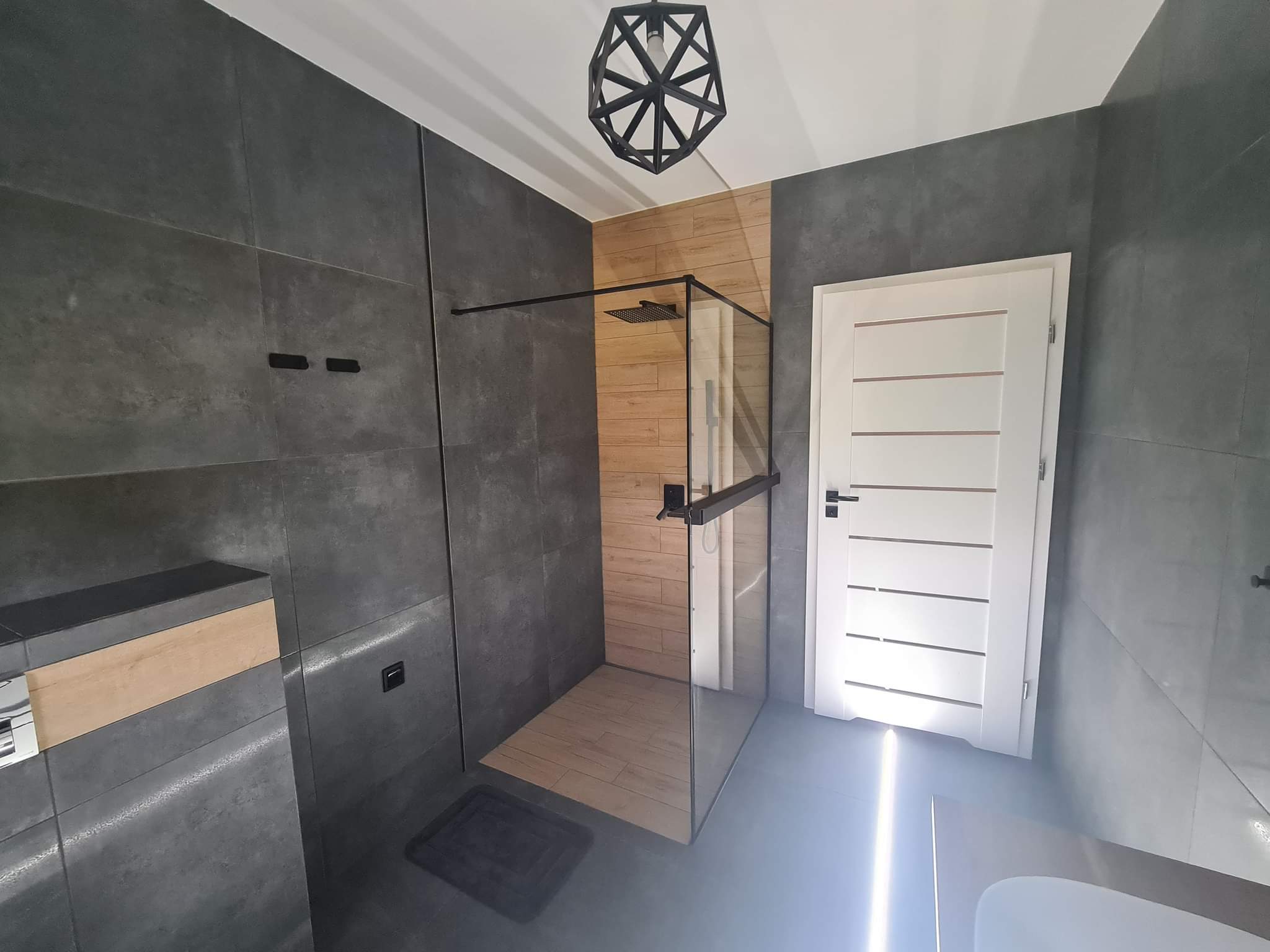 received_1562589670808703