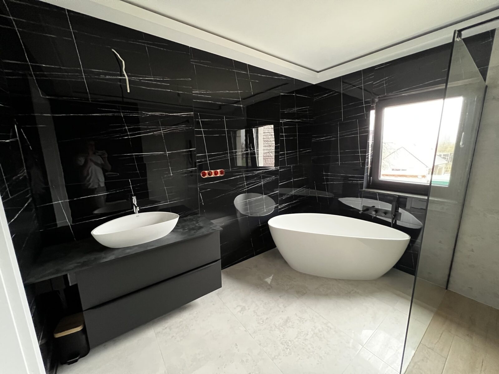 8567D40C-10C0-49F0-890D-3E2E0ECA4D57